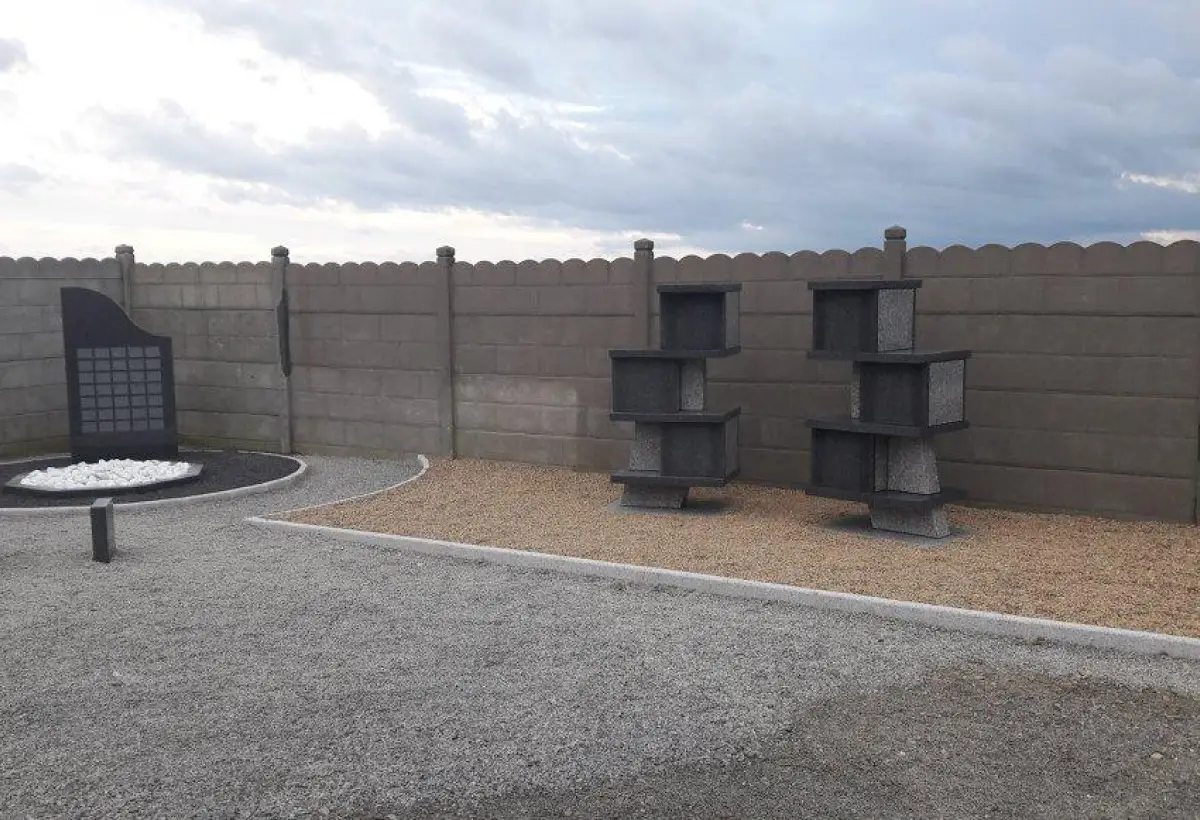 Sarl Lambert Turpin Marbrerie A Bazouges La Perouse Monuments 2